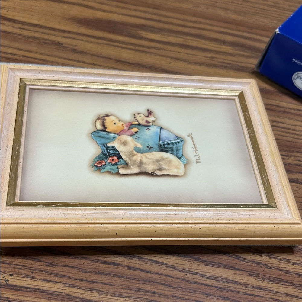 MJ Hummel Figur framed pic with baby, bird & lamb in bassinet. Dated 2002.